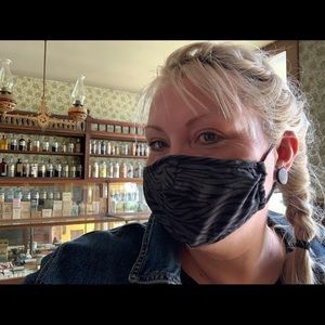 Meet your Posher, Cynthia